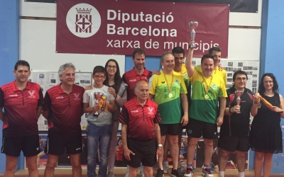 Tennis Taula Sabadell i el Ciervo celebrant els seus èxits a Calella